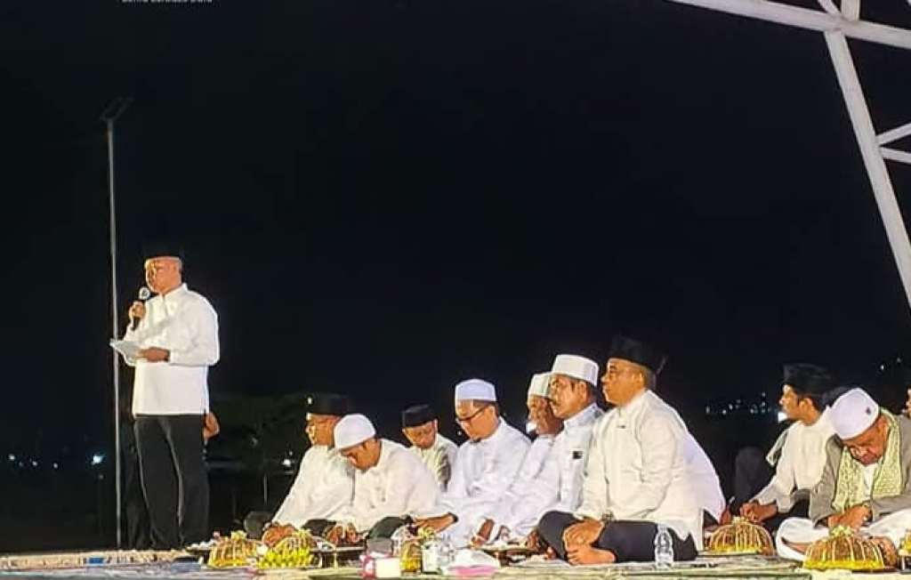 Bupati Sigi, Mohammad Rizal Intjenae saat memberikan sambutan dalam acara doa bersama untuk Sigi (foto : anjasman_beritaformat)