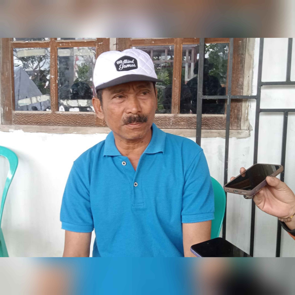 Arman, Kepala Desa Lembantongoa saat dikonfirmasi awak media di sela aktivitas penanganan pasca gempa (foto : Agus_beritaformat)