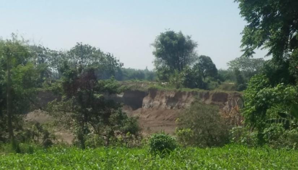 Lokasi galian C yang dikeluhkan warga yang berdampak pada kerusakan lingkungan (foto : Hartono_beritaformat)