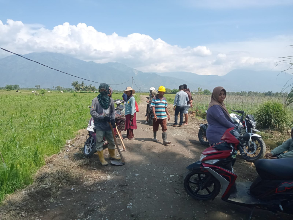 Progres pembangunan JUT Desa Karawana (foto : agus_beritaformat)