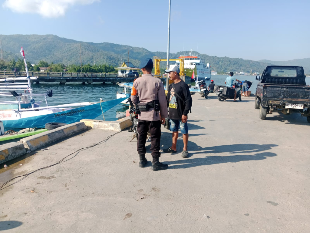 Anggota juga memberikan imbauan kepada para nelayan di sekitar lokasi (foto : asri_beritaformat)