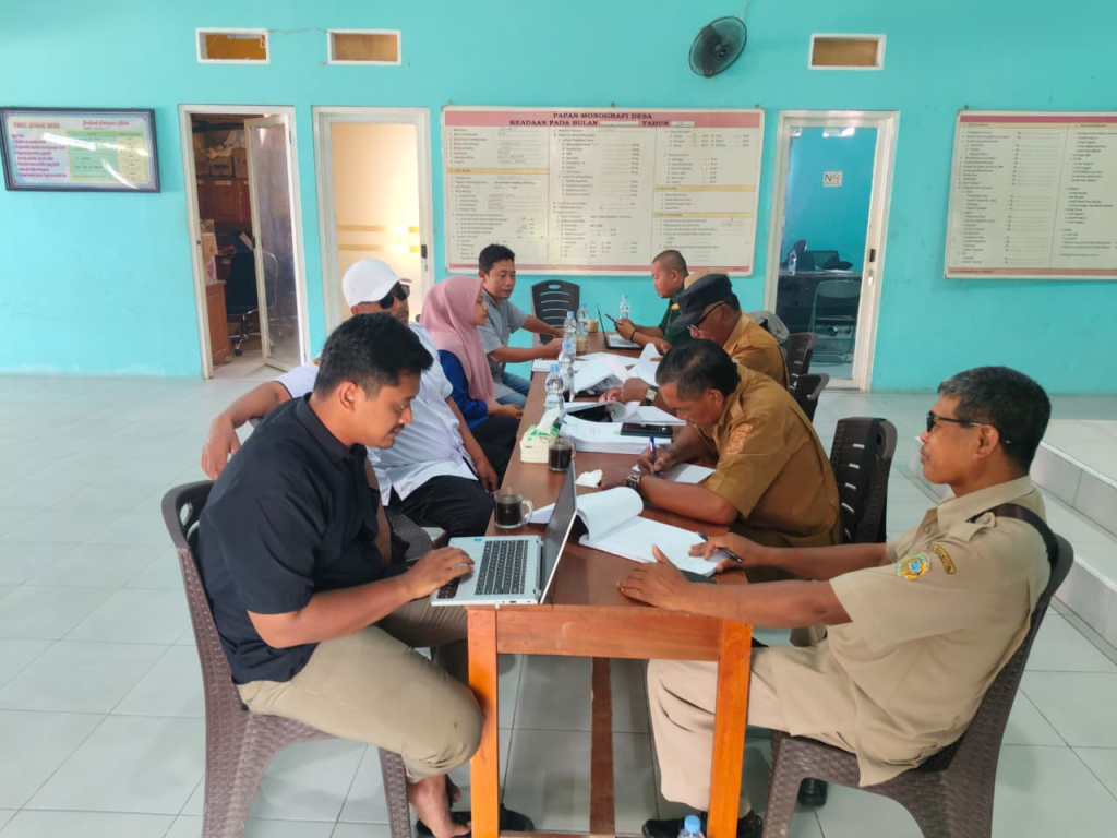 Evaluasi LPJ Pelaksanaan APBDes Semester I Tahun Anggaran 2026 yang dilaksanakan Tim PTPD Kecamatan Bolano di Kantor Desa Sidomukti (foto : asri_beritaformat)