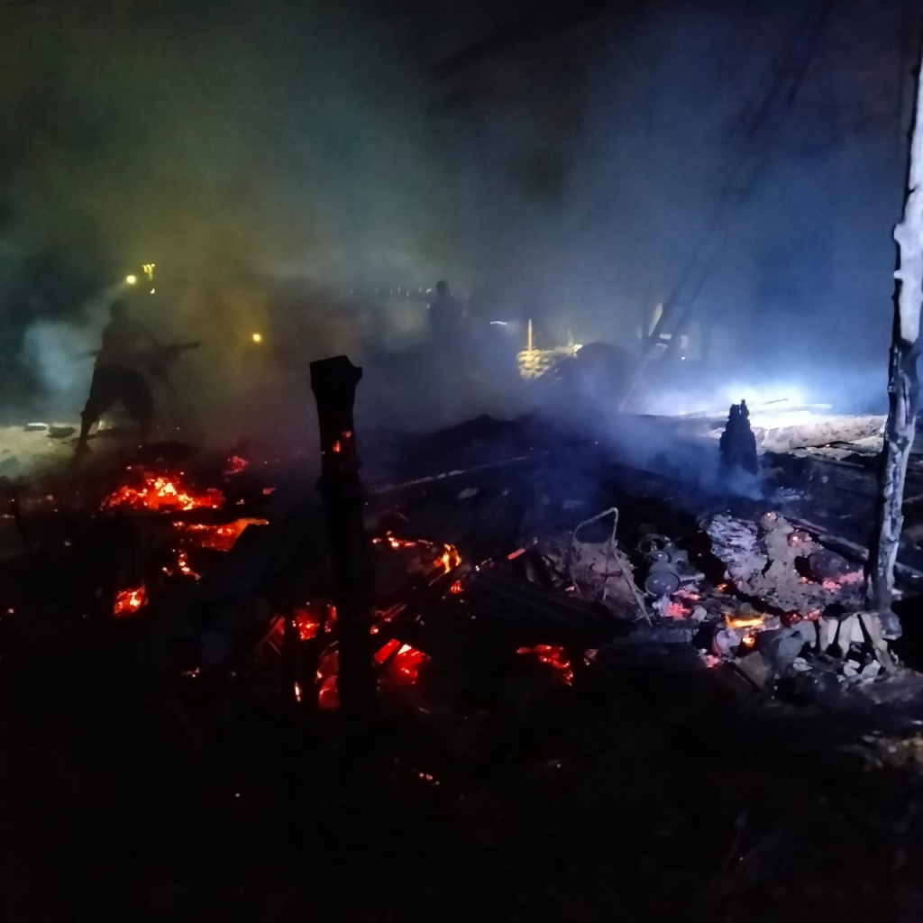 Kondisi rumah warga yang terbakar rata dengan tanah (foto : asri_beritaformat)