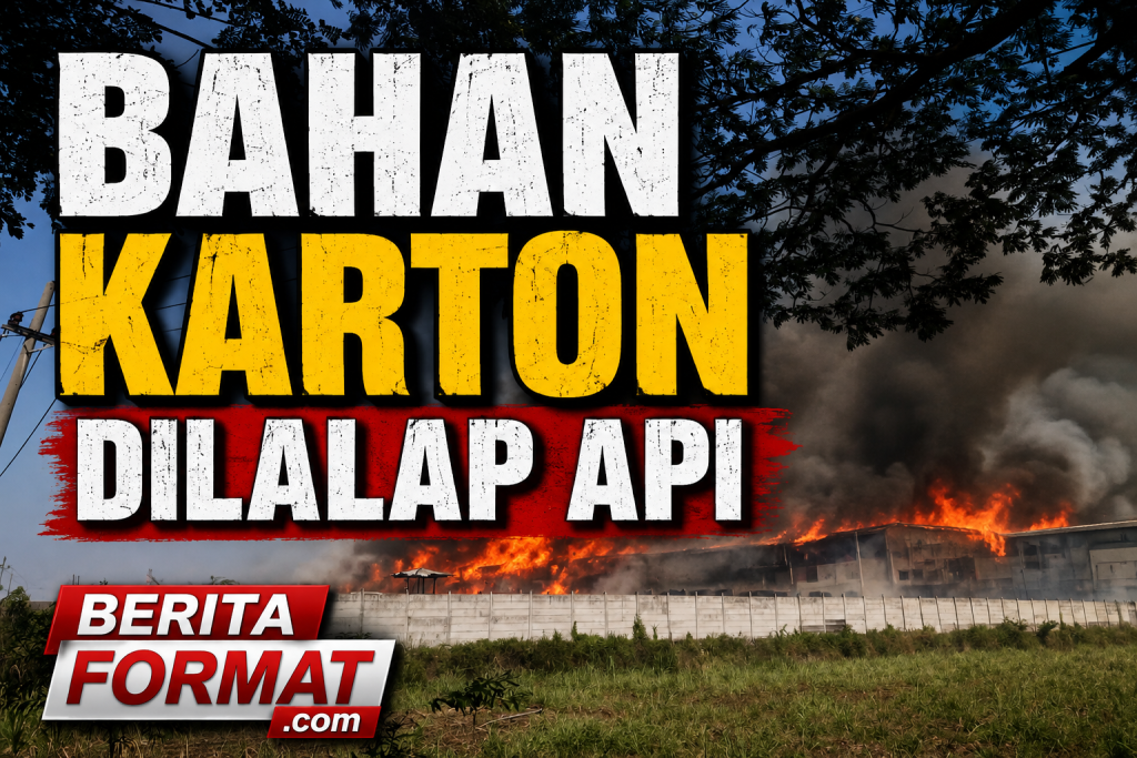 Kondisi kebakaran bahan baku karton di PT. Mega Surya Eratama, Ngoro (foto : clara_beritaformat)