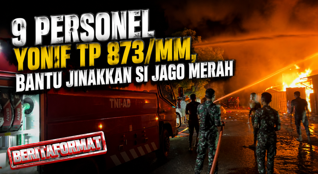 Sigap : sejumlah personel Yonif TP 873/MM saat melakukan proses pemadaman api yang membakar toko plastik (foto : asri_beritaformat)