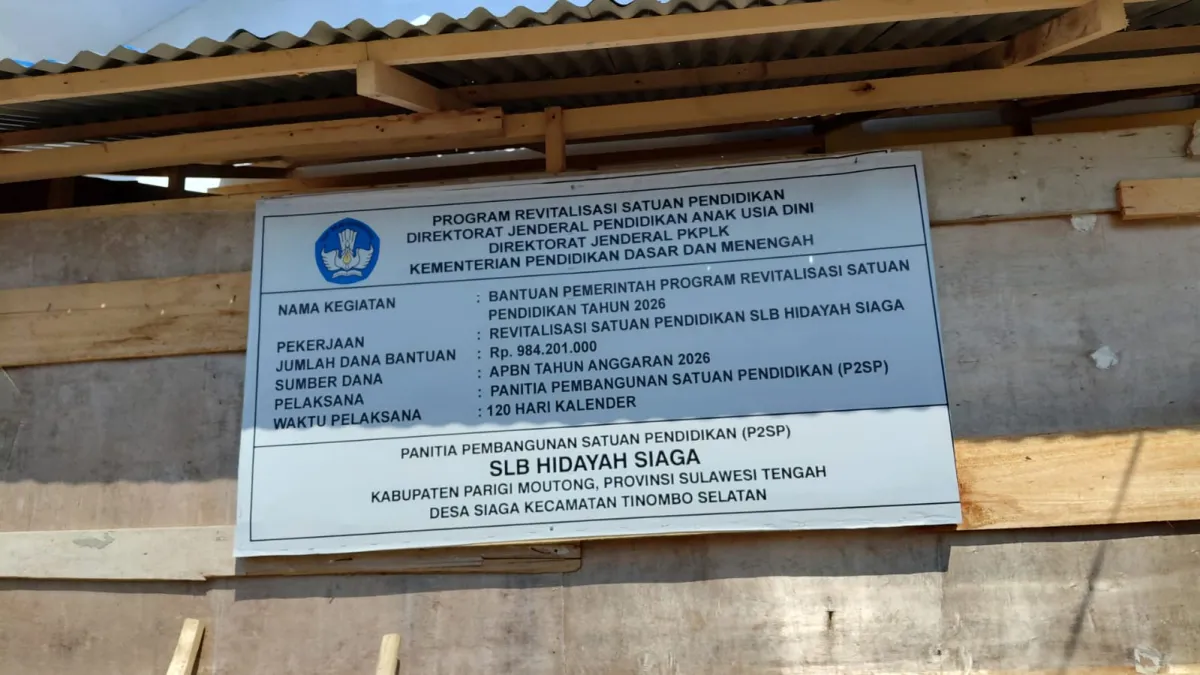 Papan informasi kegiatan revitalisasi SLB Hidayah Siaga (foto : asri_beritaformat)