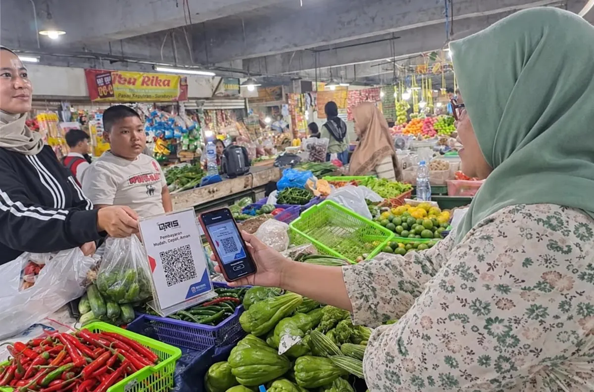 Dukung UMKM Go Digital, BRI Hadirkan WiFi di Pasar Keputran untuk QRIS BRI